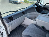 UDトラックスクオントレーラーヘッド（トラクターヘッド）大型（10t）[写真30]