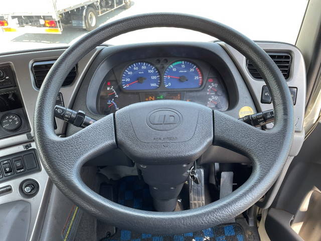 UDトラックスクオントレーラーヘッド（トラクターヘッド）大型（10t）[写真34]