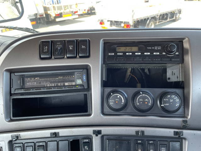 UDトラックスクオントレーラーヘッド（トラクターヘッド）大型（10t）[写真36]