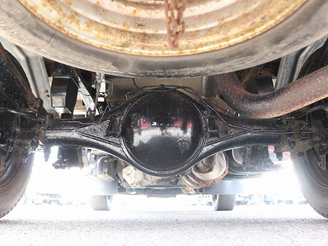 三菱ふそうキャンターガッツ平ボディ小型（2t・3t）[写真15]