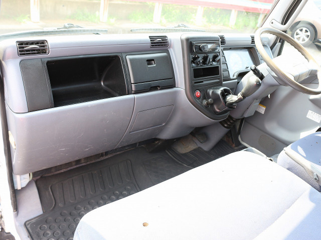 三菱ふそうキャンターガッツ平ボディ小型（2t・3t）[写真23]