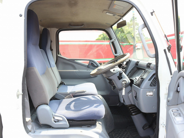 三菱ふそうキャンターガッツ平ボディ小型（2t・3t）[写真24]