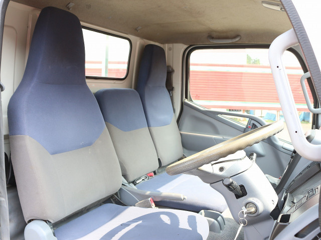 三菱ふそうキャンターガッツ平ボディ小型（2t・3t）[写真25]