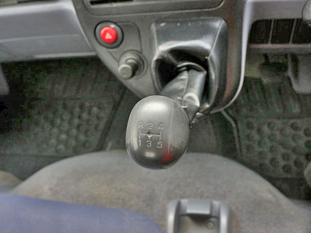 三菱ふそうキャンターガッツ平ボディ小型（2t・3t）[写真29]