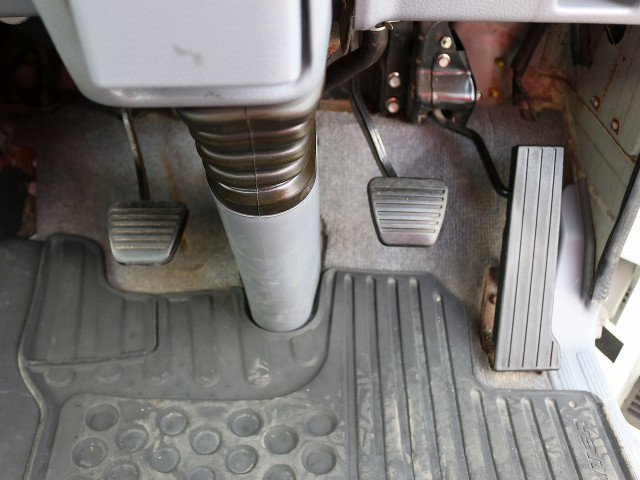 三菱ふそうキャンターガッツ平ボディ小型（2t・3t）[写真30]