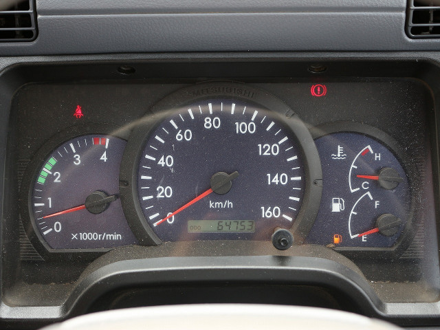 三菱ふそうキャンターガッツ平ボディ小型（2t・3t）[写真32]