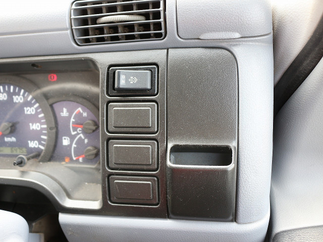 三菱ふそうキャンターガッツ平ボディ小型（2t・3t）[写真33]