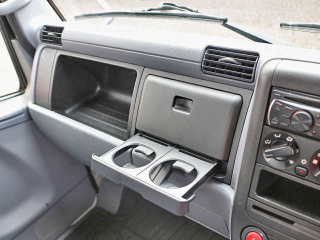 三菱ふそうキャンターガッツ平ボディ小型（2t・3t）[写真35]