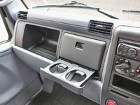 三菱ふそうキャンターガッツ平ボディ小型（2t・3t）[写真35]