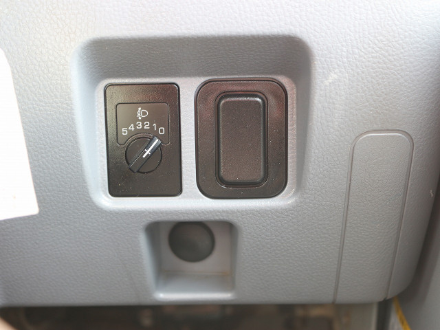 三菱ふそうキャンターガッツ平ボディ小型（2t・3t）[写真36]