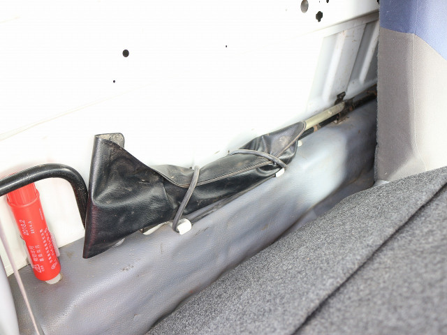 三菱ふそうキャンターガッツ平ボディ小型（2t・3t）[写真38]