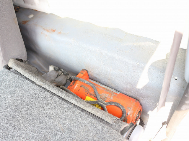 三菱ふそうキャンターガッツ平ボディ小型（2t・3t）[写真39]