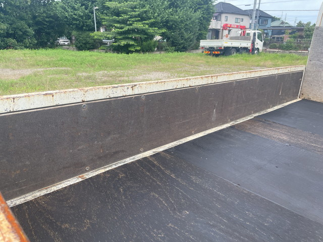 日野デュトロ平ボディ小型（2t・3t）[写真10]