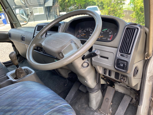 三菱ふそうファイターアルミウイング中型（4t）[写真26]