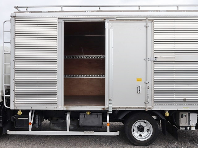 三菱ふそうキャンターアルミバン小型（2t・3t）[写真13]