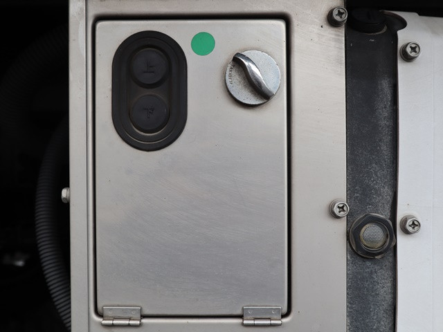 三菱ふそうキャンターアルミバン小型（2t・3t）[写真19]