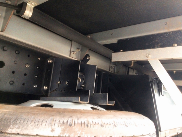 三菱ふそうキャンターアルミバン小型（2t・3t）[写真05]