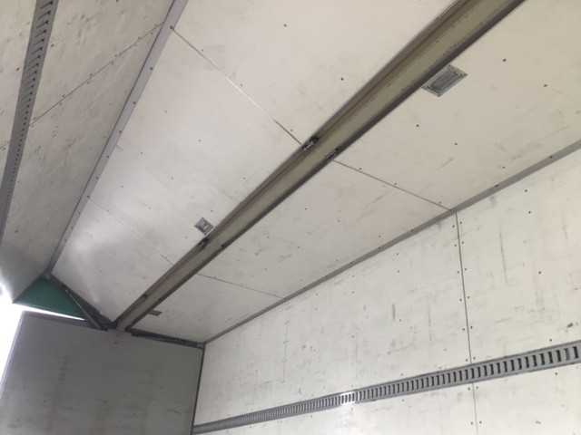 いすゞギガアルミウイング大型（10t）[写真10]