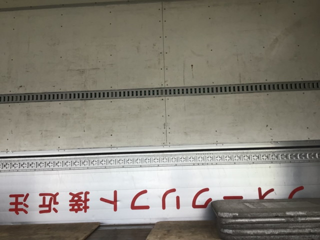 いすゞギガアルミウイング大型（10t）[写真11]