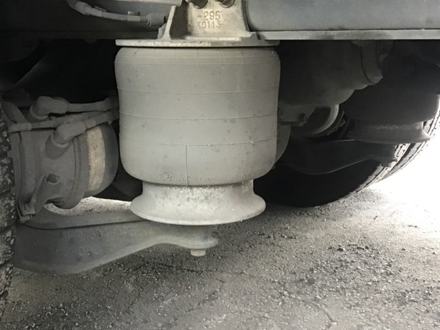 いすゞギガアルミウイング大型（10t）[写真18]