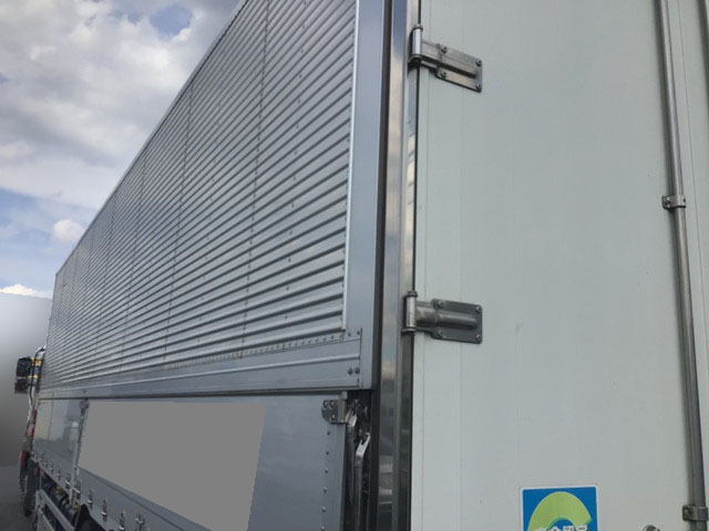 いすゞギガアルミウイング大型（10t）[写真02]