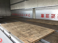 いすゞギガアルミウイング大型（10t）[写真09]