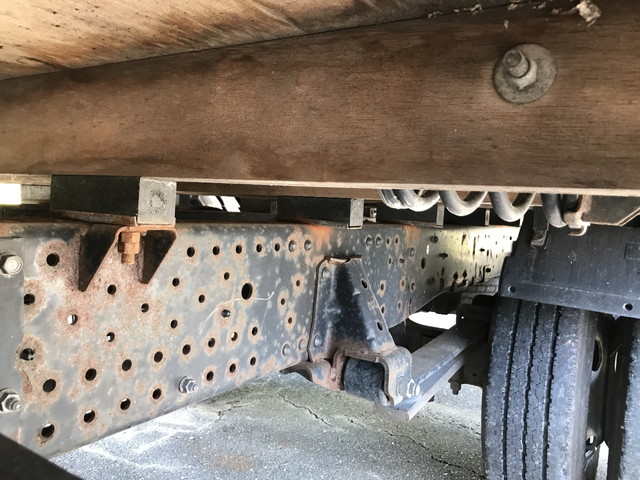 いすゞエルフ平ボディ小型（2t・3t）[写真16]