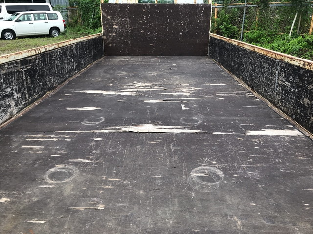 三菱ふそうキャンター平ボディ小型（2t・3t）[写真10]