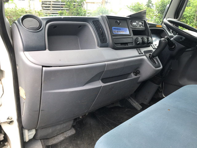 三菱ふそうキャンター平ボディ小型（2t・3t）[写真24]