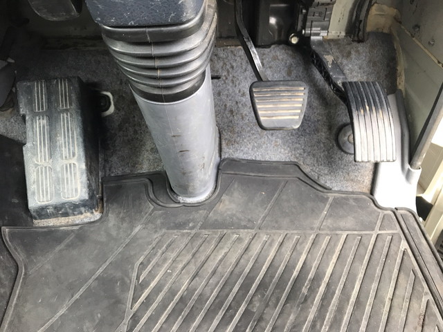 三菱ふそうキャンター平ボディ小型（2t・3t）[写真28]