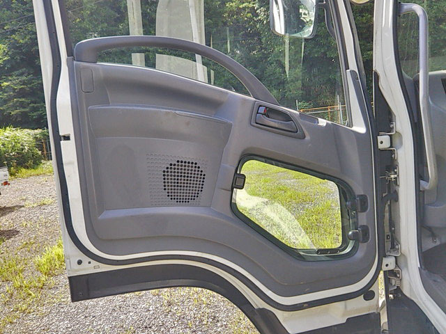 いすゞフォワード平ボディ中型（4t）[写真20]