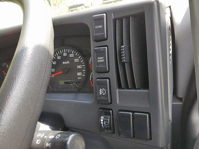 いすゞフォワード平ボディ中型（4t）[写真23]