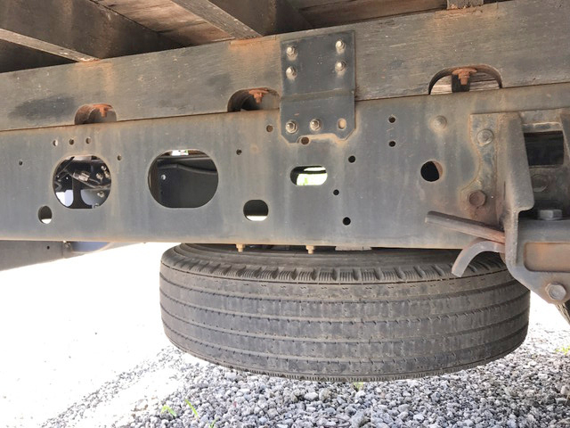 いすゞフォワード平ボディ中型（4t）[写真17]