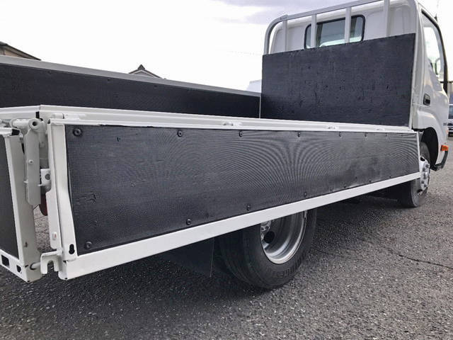 日野デュトロ平ボディ小型（2t・3t）[写真15]