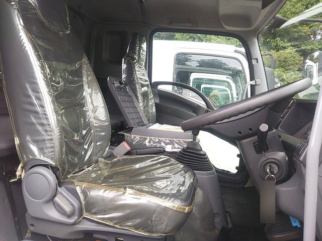 いすゞフォワード平ボディ中型（4t）[写真28]