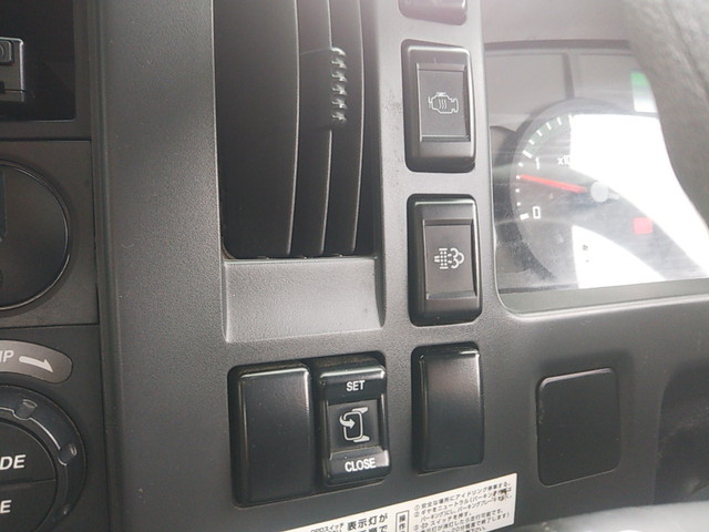 いすゞフォワード平ボディ中型（4t）[写真36]