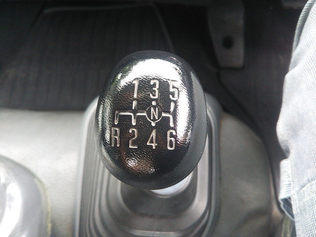 いすゞフォワード平ボディ中型（4t）[写真37]