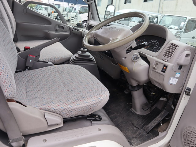 トヨタトヨエース平ボディ小型（2t・3t）[写真22]