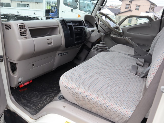 トヨタトヨエース平ボディ小型（2t・3t）[写真24]