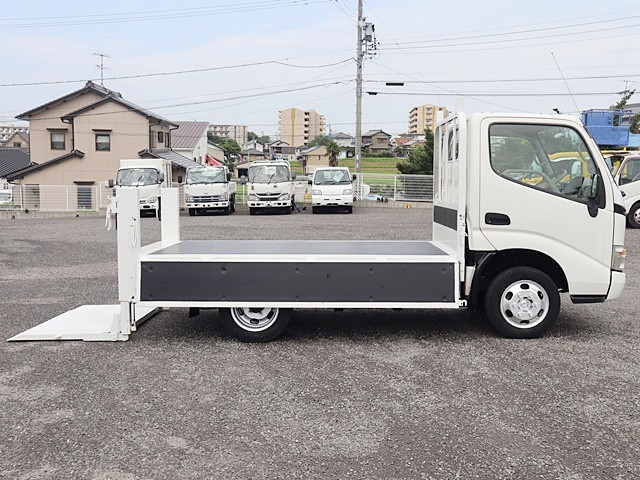 トヨタトヨエース平ボディ小型（2t・3t）[写真09]
