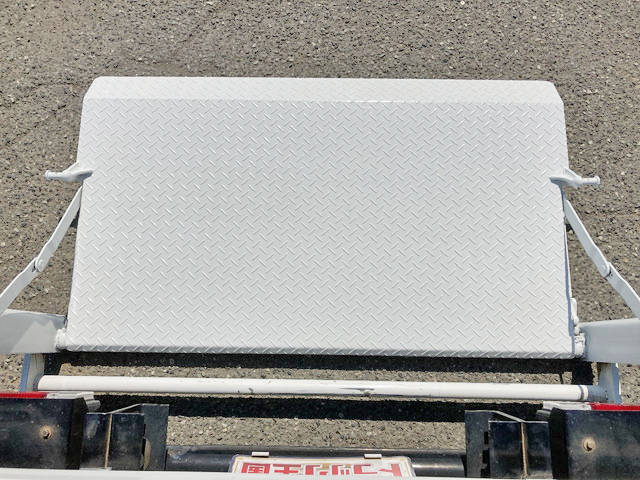 三菱ふそうキャンター平ボディ小型（2t・3t）[写真14]