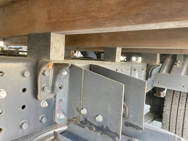 三菱ふそうキャンター平ボディ小型（2t・3t）[写真19]