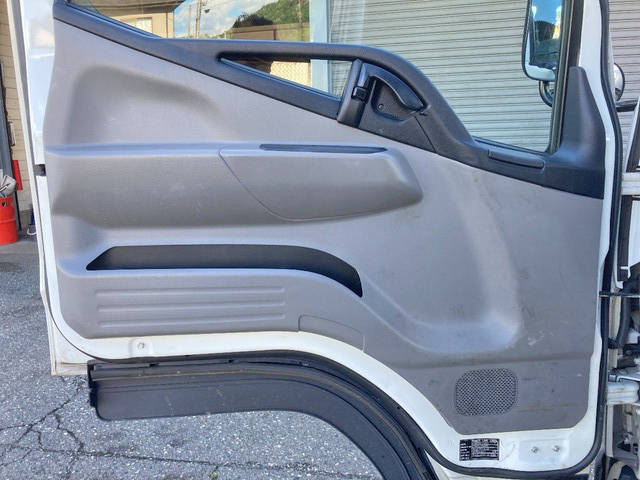 三菱ふそうキャンター平ボディ小型（2t・3t）[写真26]