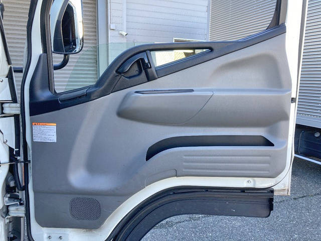 三菱ふそうキャンター平ボディ小型（2t・3t）[写真27]