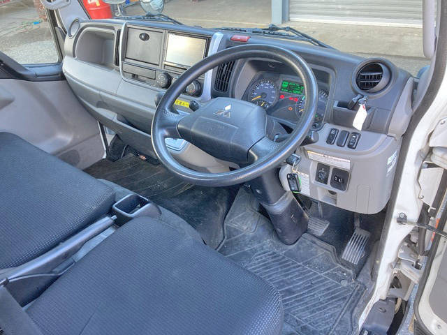 三菱ふそうキャンター平ボディ小型（2t・3t）[写真32]