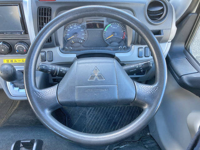 三菱ふそうキャンター平ボディ小型（2t・3t）[写真33]