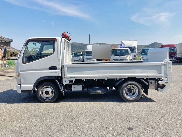 三菱ふそうキャンター平ボディ小型（2t・3t）[写真03]