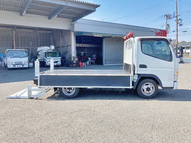 三菱ふそうキャンター平ボディ小型（2t・3t）[写真06]