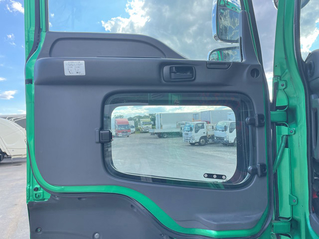 いすゞギガトレーラーヘッド（トラクターヘッド）大型（10t）[写真24]