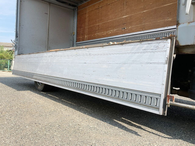 三菱ふそうキャンターアルミウイング小型（2t・3t）[写真11]